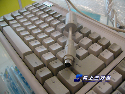 PLUM青軸機(jī)械白鍵盤實(shí)測(cè)體驗(yàn) 手感一流，貿(mào)易代理新選